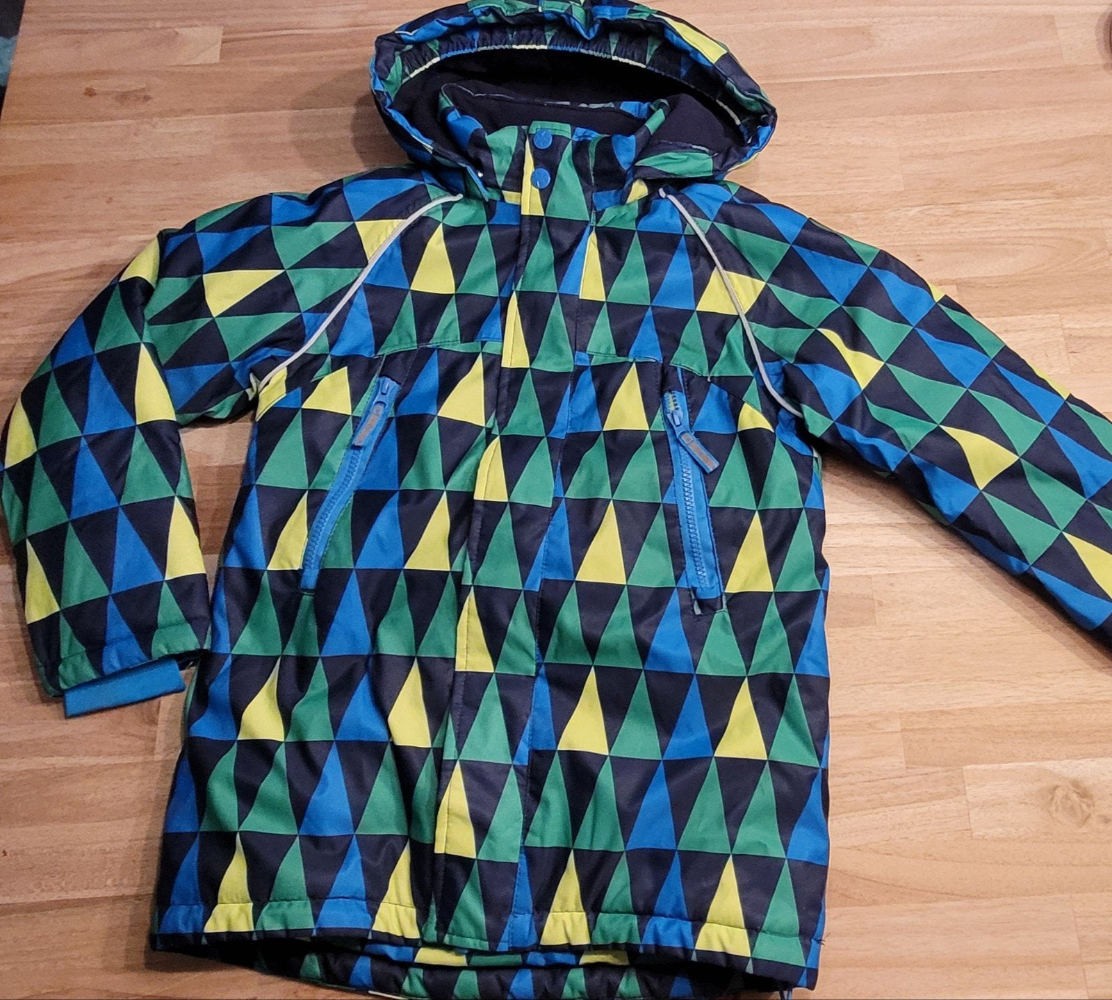Kleurrijke winterjas/ skijas met capuchon - Maat 140, Kinderen en Baby's, Kids, Jongen of Meisje, Ophalen of Verzenden, Zo goed als nieuw