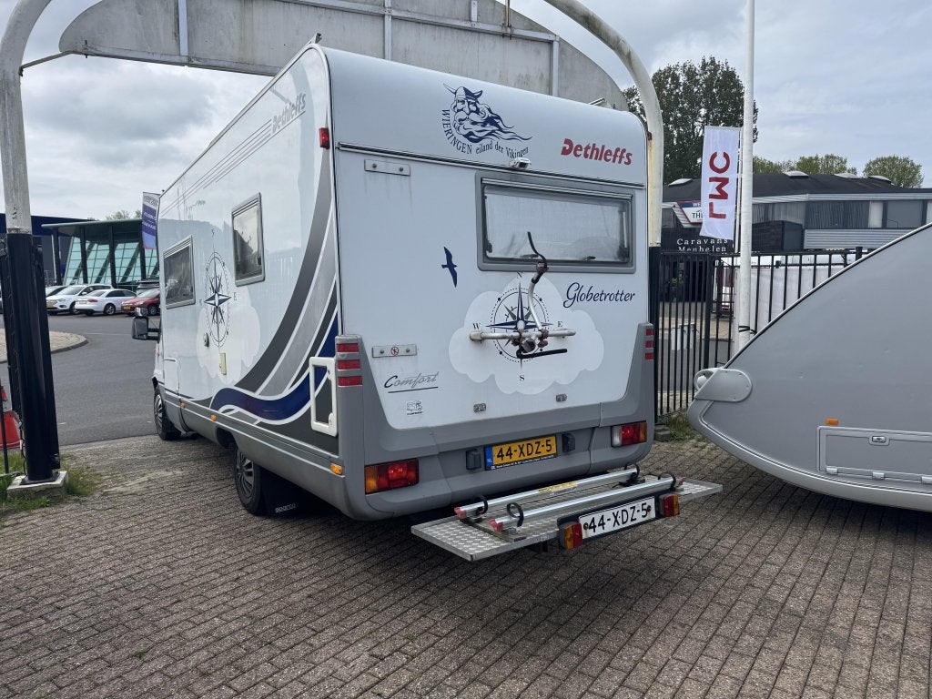 Dethleffs Globetrotter Frans bed & Dinette, Ringverwarming, 6 tot 7 meter, Bedrijf, Half-integraal