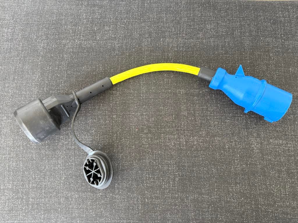 Verloopstekker CEE blauw naar Schuko, Caravans en Kamperen, Ophalen of Verzenden, Zo goed als nieuw