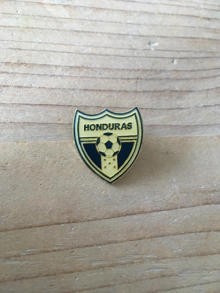 Voetbal pin / speldje Honduras, Ophalen of Verzenden, Zo goed als nieuw, Sport