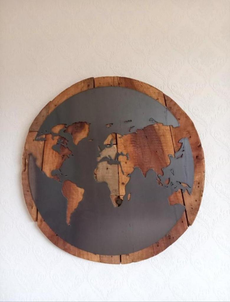 Wereldkaart rond van hout en ijzer, Ophalen