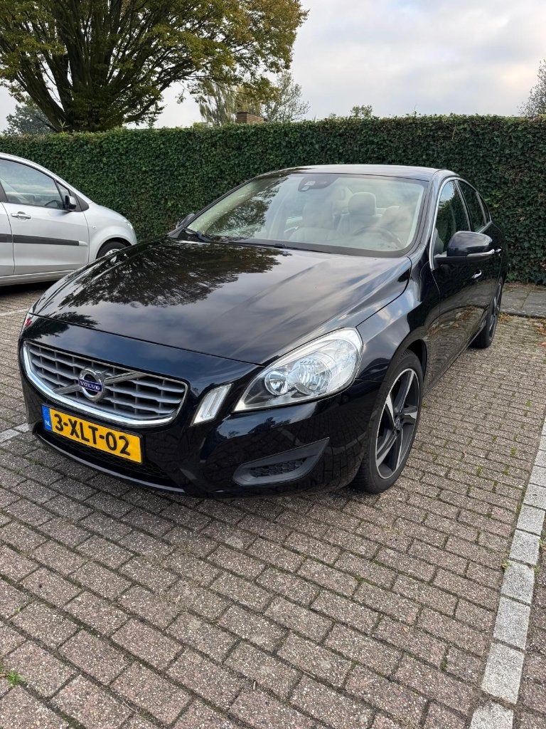 Volvo S60 D3 Momentum 163 PK Automaat., Verwarmde buitenspiegels, Stof, Beige, 4 cilinders