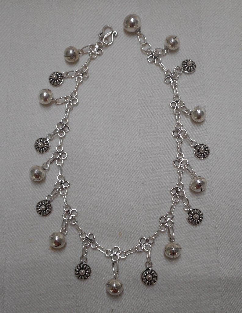 Zilveren armband met bedels en belletjes nr.348, Verzenden, Zo goed als nieuw, Met bedels of kralen, Zilver