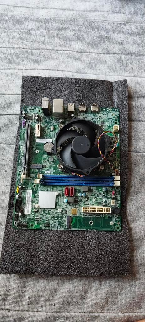 Moederbord met Intel i3 6100 processor, Ophalen, DDR3