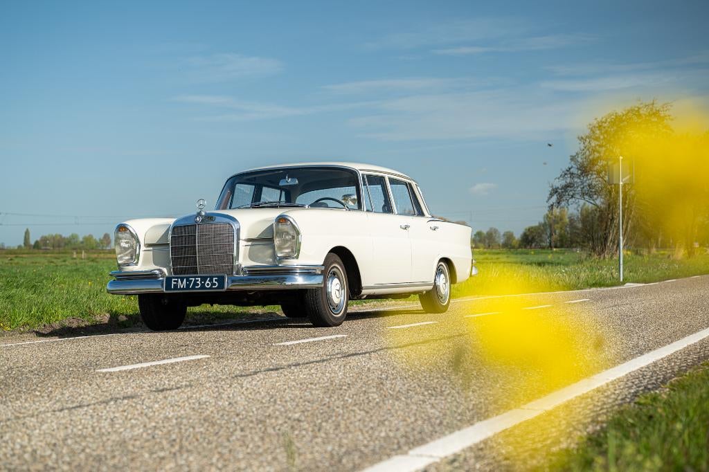 Mercedes-Benz S-Klasse 2.2 220 S 1965 weissgrau origineel NL, Auto's, 1305 kg, Wit, Origineel Nederlands, Handgeschakeld