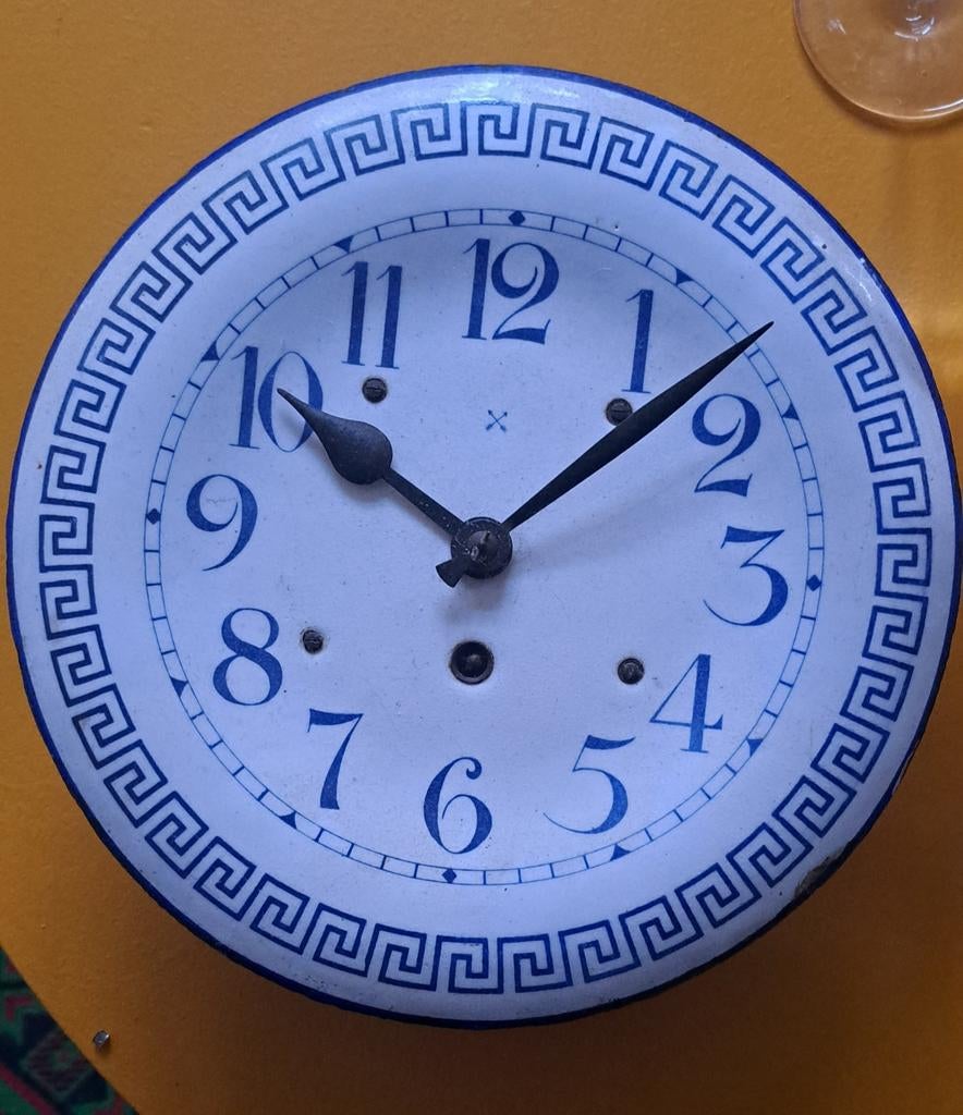 Antieke Klok met Grieks Patroon, Ophalen of Verzenden