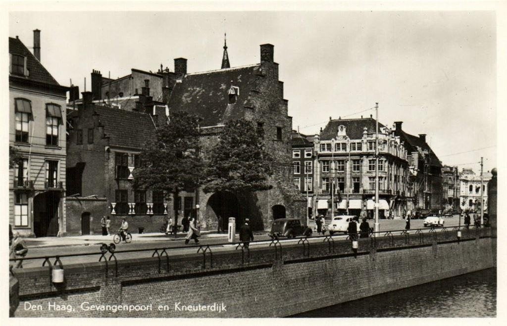 Den Haag, Gevangenenpoort en Kneuterdijk - volk auto - ongel, Ophalen of Verzenden, 1960 tot 1980, Ongelopen, Zuid-Holland