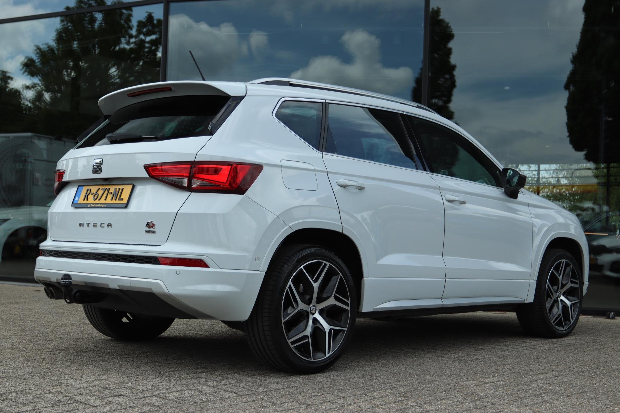 SEAT ATECA 2.0 ECOTSI FR 4DRIVE AUT. | PANO | CARPLAY | 360, Auto's, Seat, Automaat, Gebruikt, Euro 6, Wit