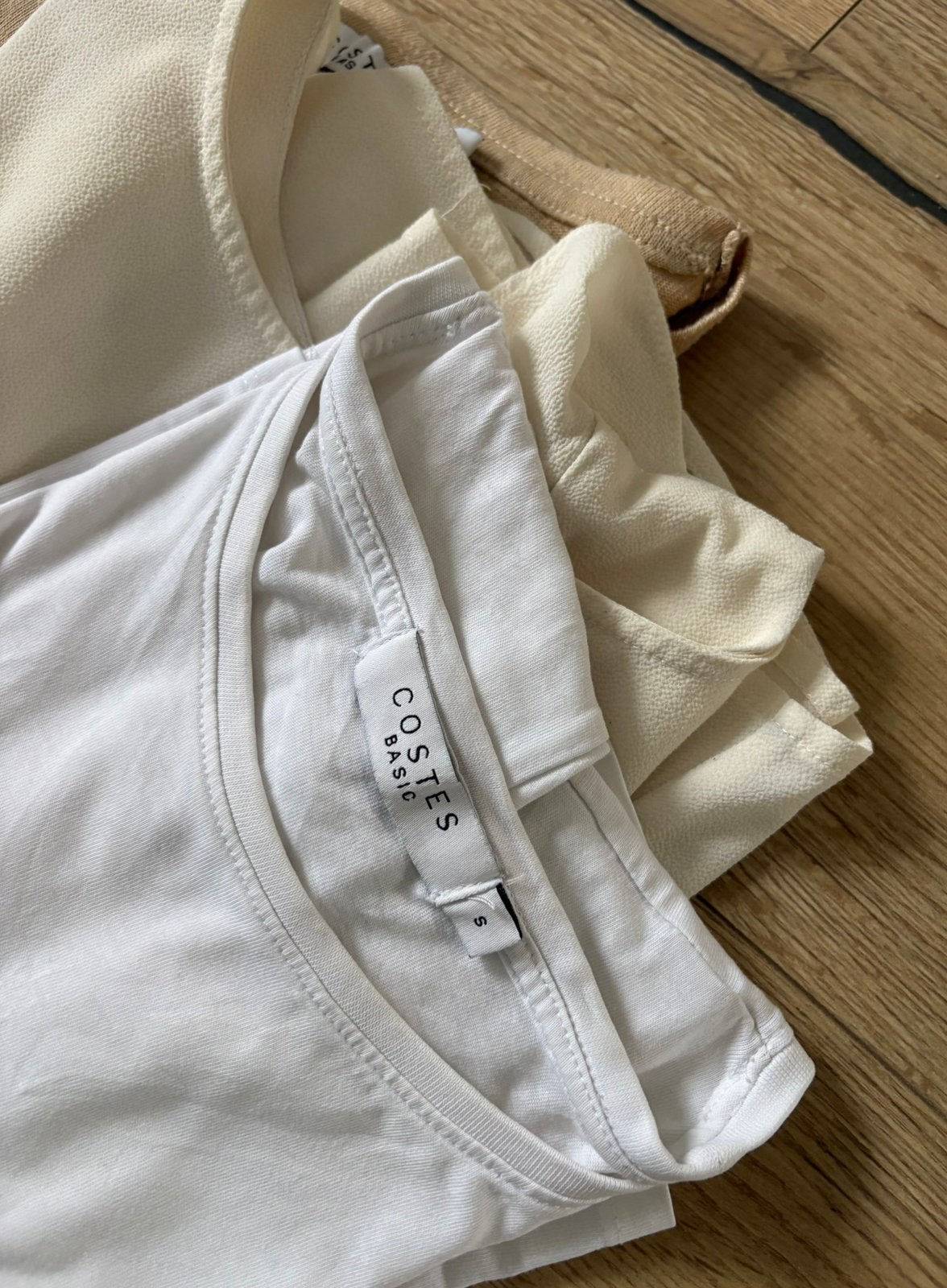 Bundel met topjes/shirtjes in maat S/M in naturel kleuren, Ophalen of Verzenden, Gedragen