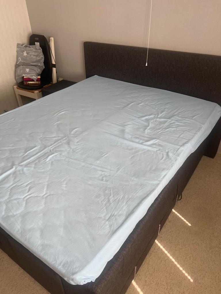 Verstelbare Boxspring met 2 een persoons incl. Nachtkastje, Ophalen, Overige materialen, Gebruikt, 150 tot 200 cm