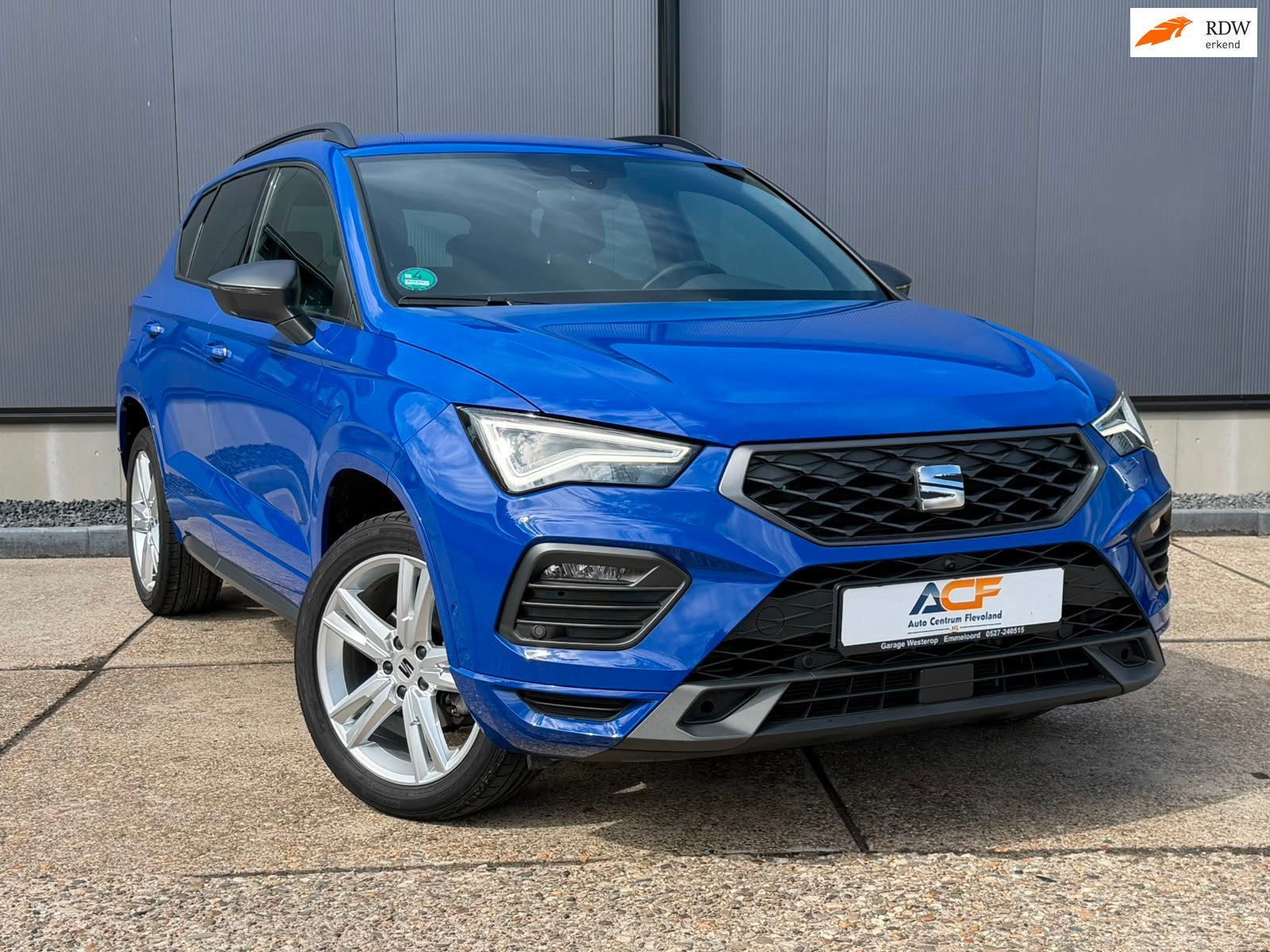 Seat Ateca 1.5 TSI FR Business trekhaak leer alcantara VOL, 15 km/l, Zwart, 4 cilinders, Blauw