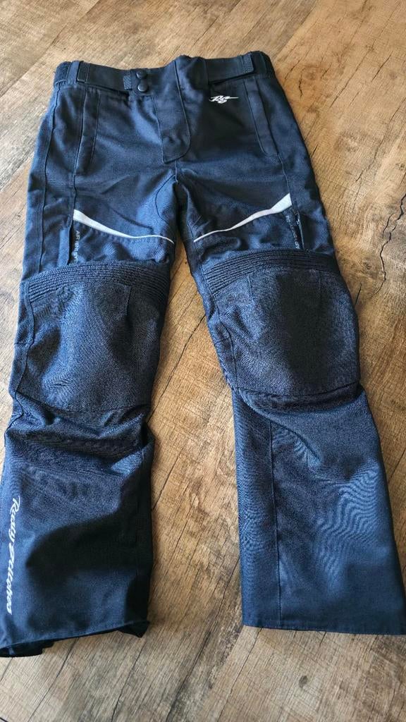 Zwarte motorbroek van Rusty Stitches maat 176, Motoren, Kleding | Motorkleding, Ophalen, Broek | textiel