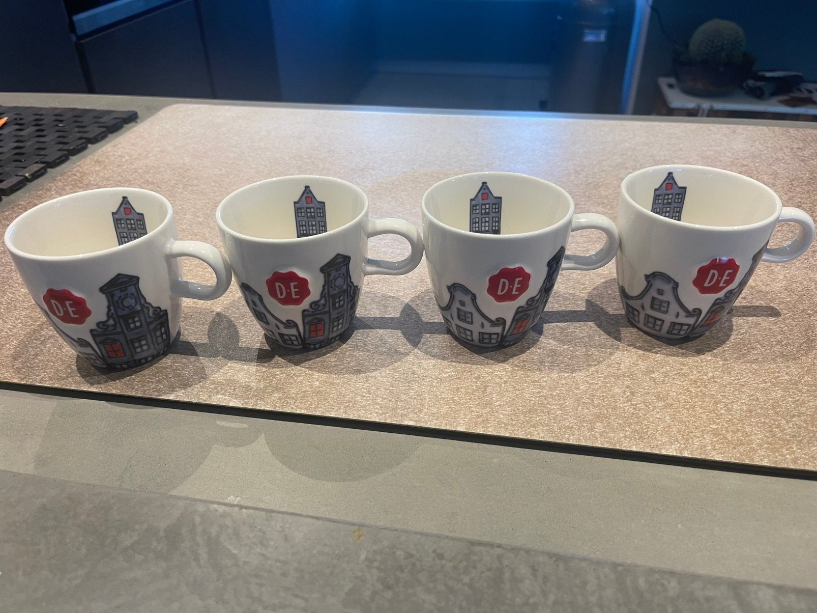 4x douwe egberts cappuccino mok hollands trots raja, Huis en Inrichting, Ophalen, Overige merken, Nieuw, Overige stijlen