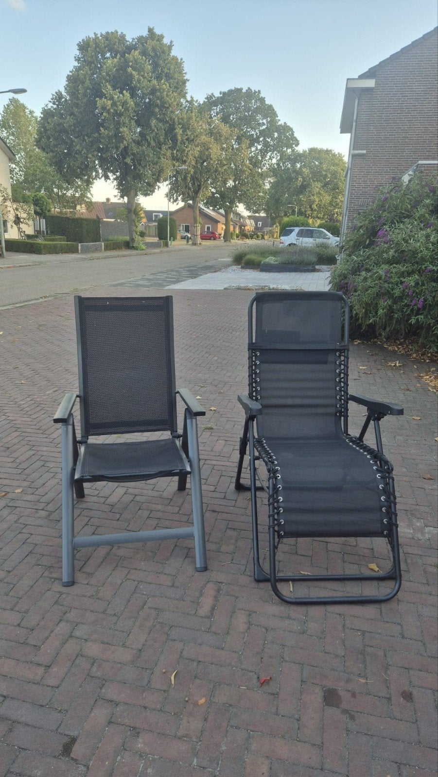 Tuinstoelen - 1 verstelbare relaxstoel en 1 inklapbare stoel, Ophalen, Zo goed als nieuw, Metaal, Inklapbaar