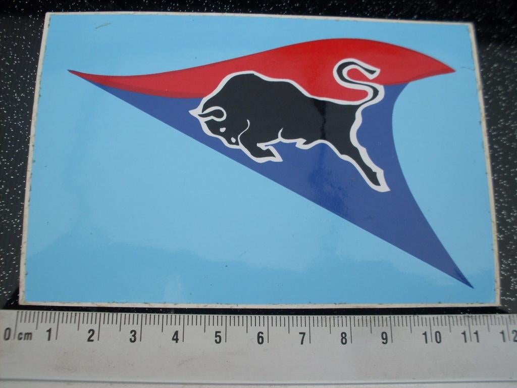 sticker 1ste legercorps 1ste divisie logo embleem stier bull, Verzenden, Zo goed als nieuw