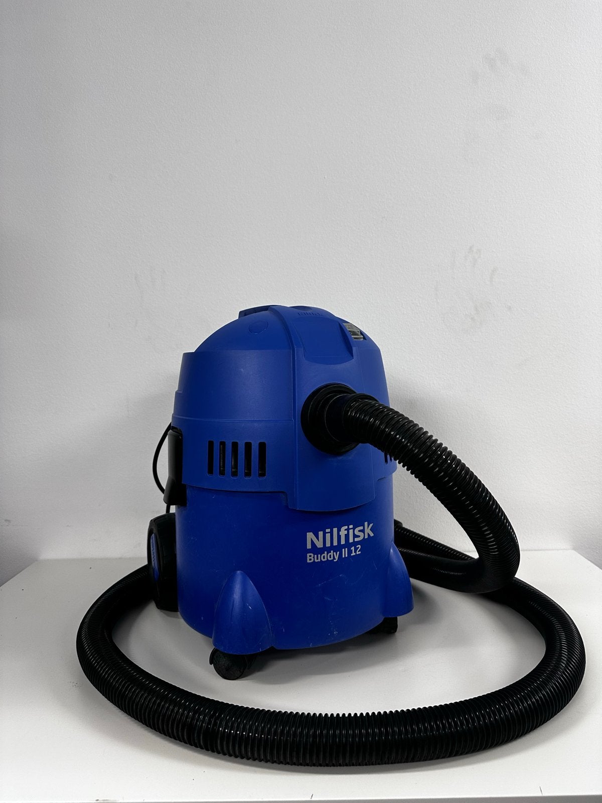 Nilfisk Buddy II 12L waterstofzuiger (zonder accessoires), Ophalen, Overige merken, Zo goed als nieuw, Waterstofzuiger