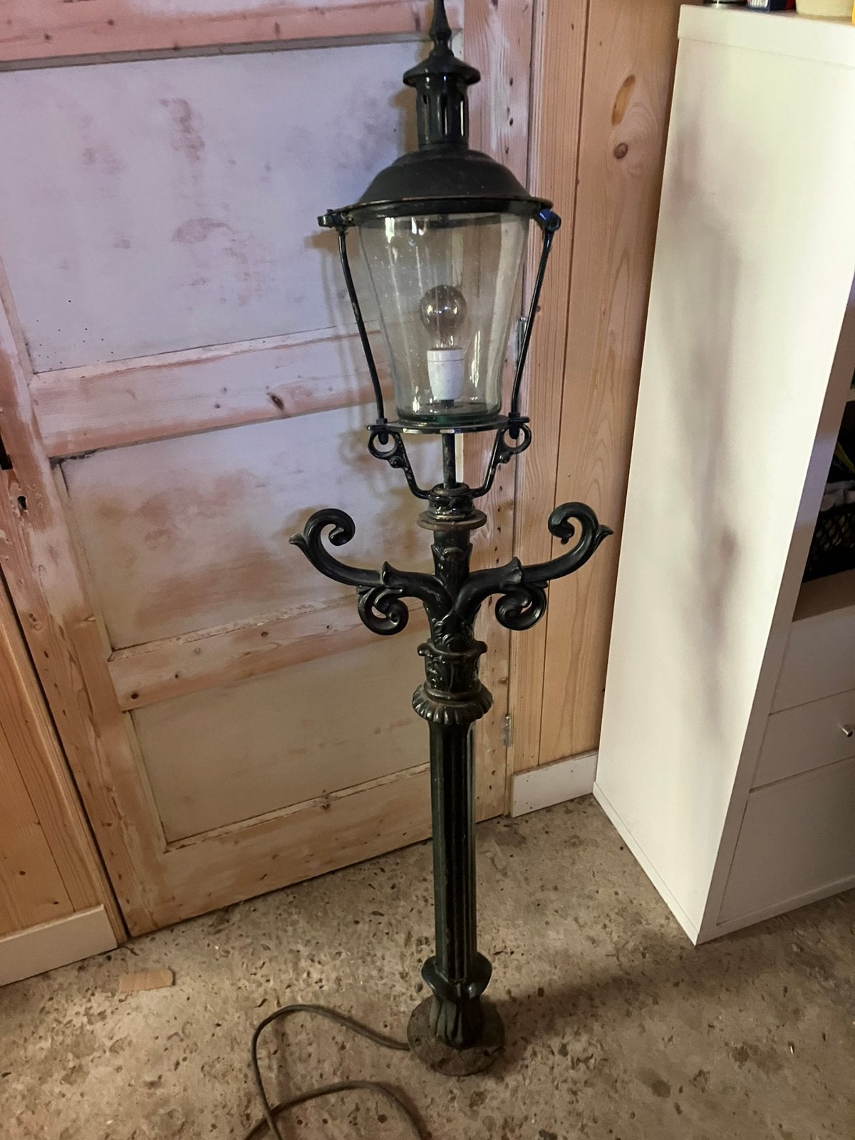 Antieke Gietijzeren buitenlamp, Ophalen, Gebruikt, Wandlamp, Netvoeding
