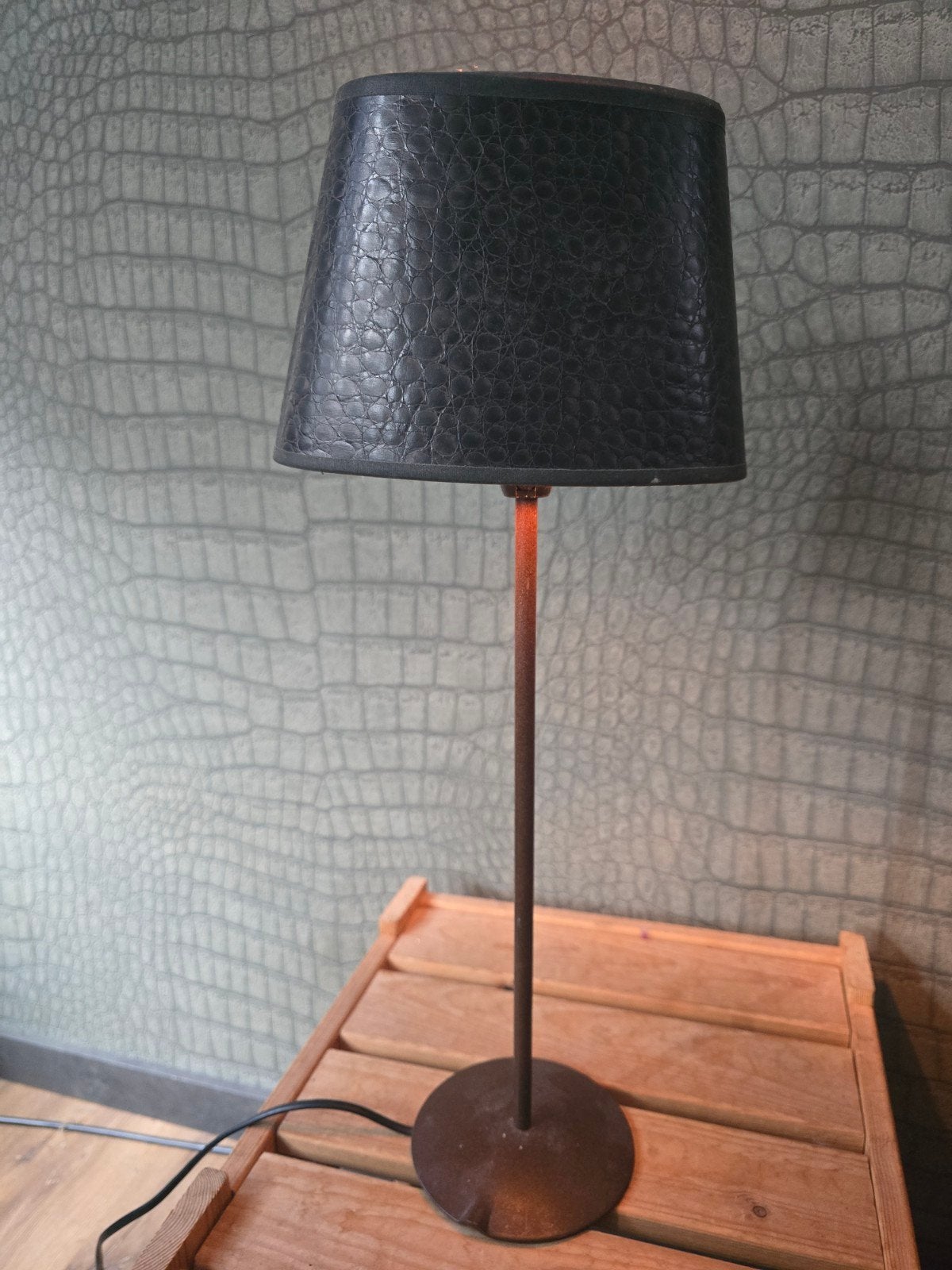 Kleine schemerlamp met kap, Huis en Inrichting, Gebruikt, Ophalen of Verzenden, Zwart, Schemerlamp
