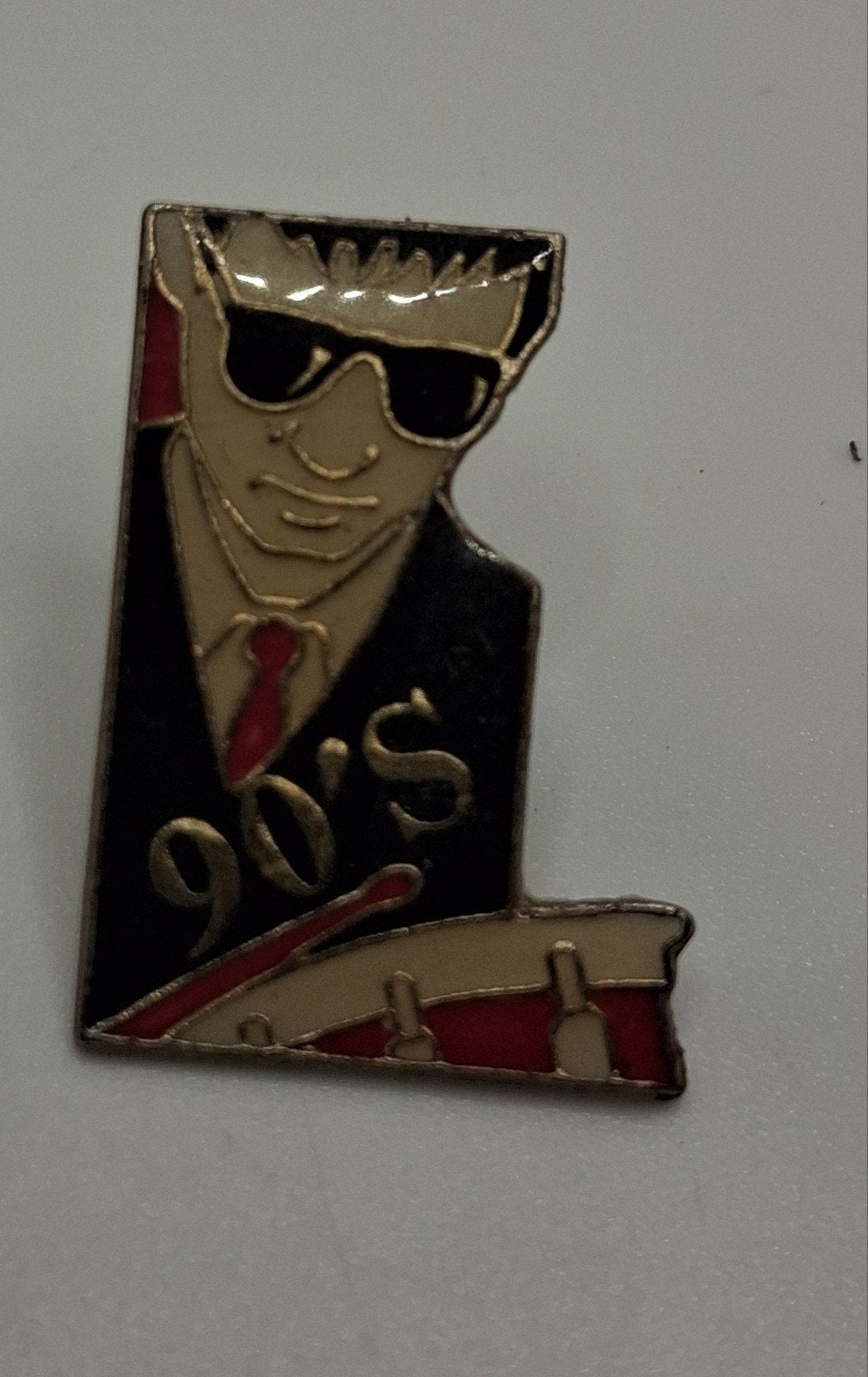 Vintage 90's Pin met Zonnebril Figuur, Ophalen of Verzenden, Gebruikt, Figuurtje, Speldje of Pin