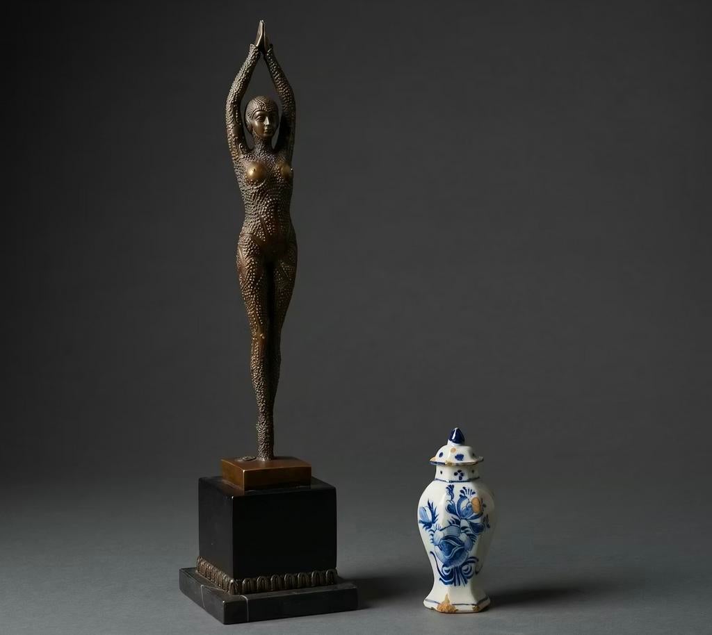 Naar Chiparus: elegant bronzen beeld, Antiek en Kunst, Verzenden