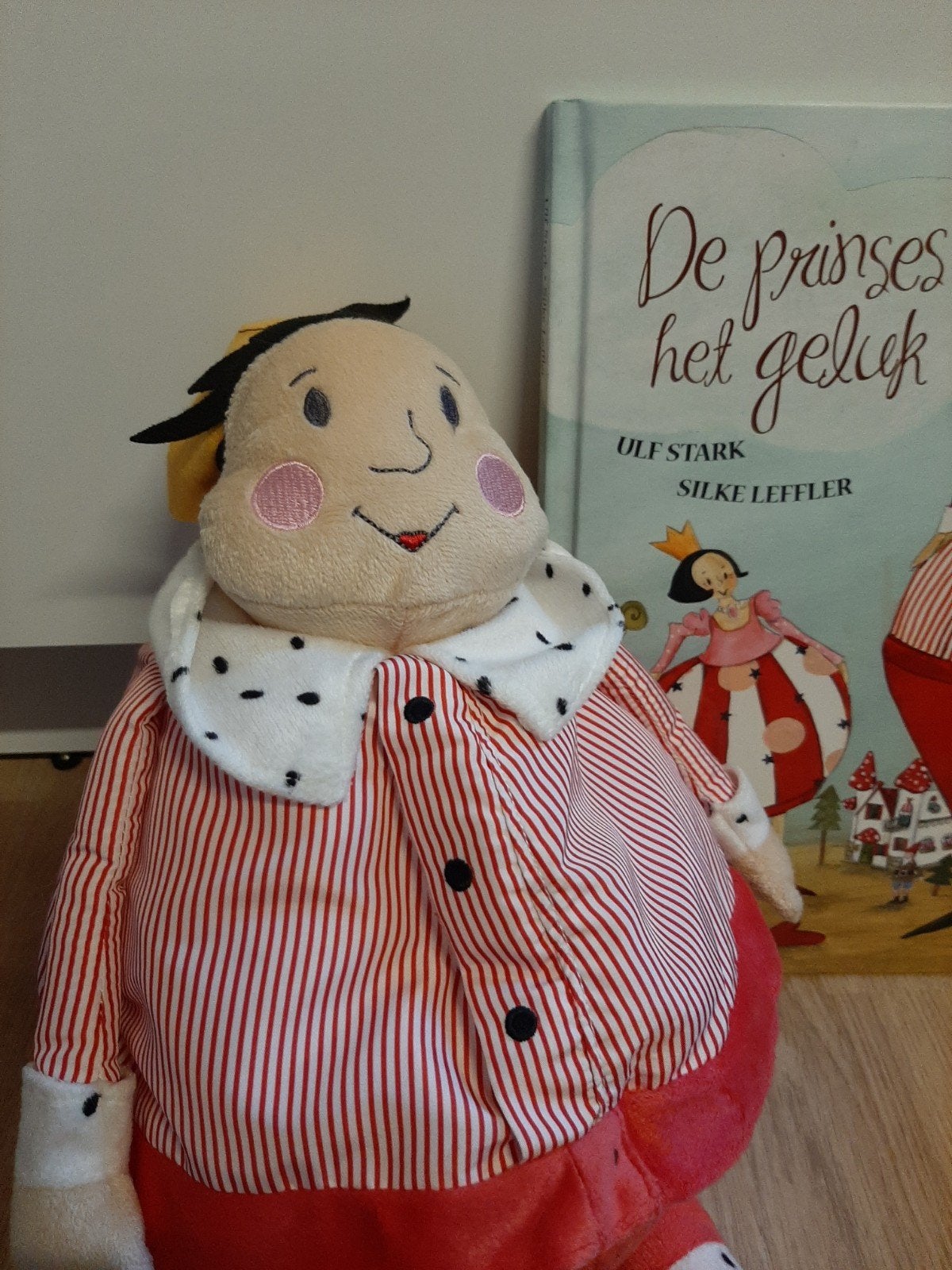 IKEA prins knuffel + boek, Kinderen en Baby's, Speelgoed | Knuffels en Pluche, Ophalen of Verzenden
