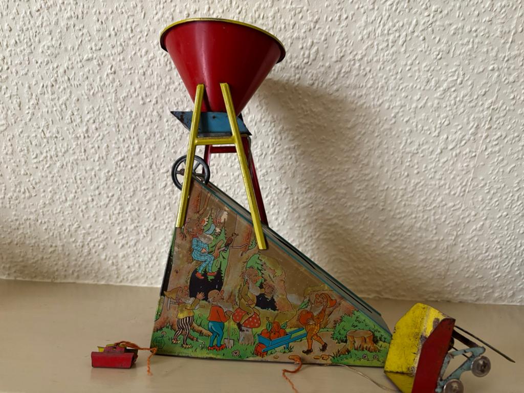 Speelgoed; metalen zandtrechter, Antiek en Kunst, Verzenden