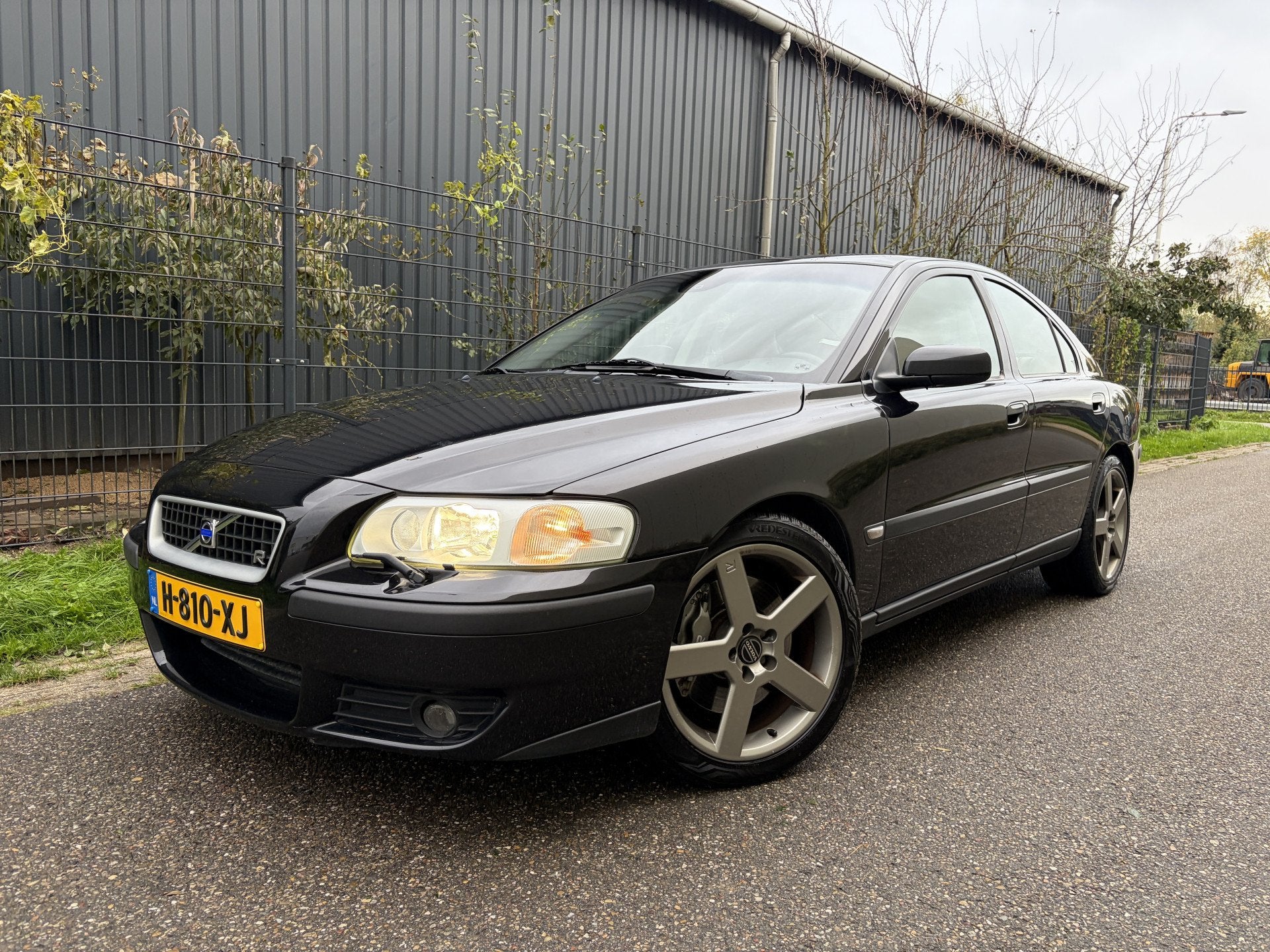 Volvo S60 2.5 R / LEER / CRUISE / NAVI / 300PK / YOUNGTIMER, Gebruikt, Xenon verlichting, 1589 kg, S60