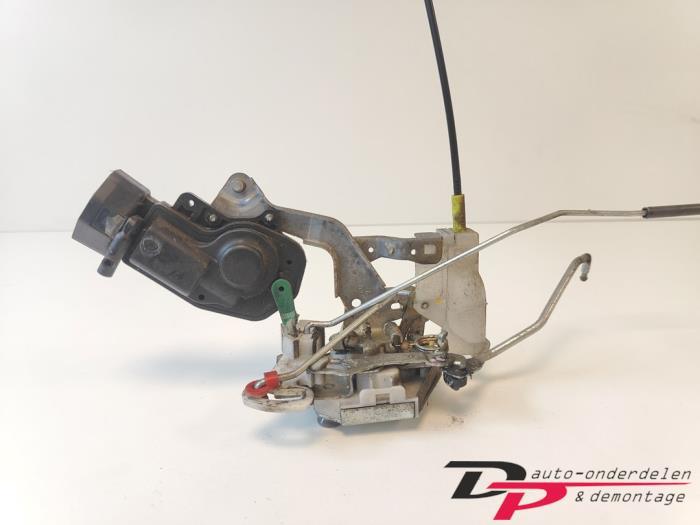 Deurslot Mechaniek 4Deurs links-voor van een Peugeot 107, Gebruikt, -, -, Ophalen of Verzenden
