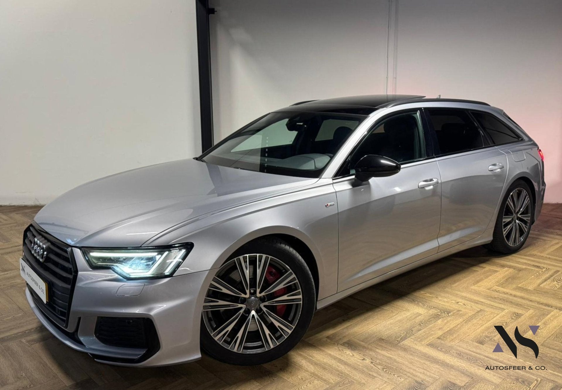 Audi A6 Avant 55 TFSI e quattro Competition 367PK PANO KEYLE, Auto's, Audi, Automaat, Gebruikt, Zwart, 4 cilinders