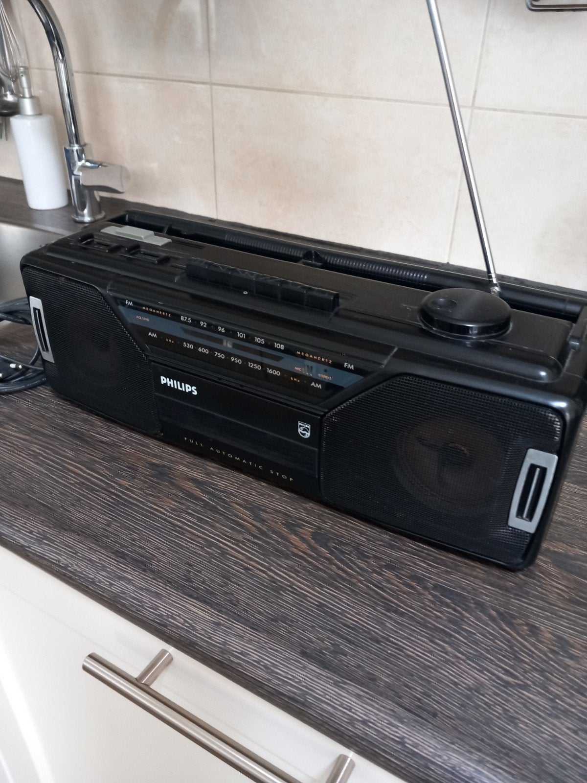Philips  radio cassette speler.  Geschikt  voor  noodradio, Ophalen