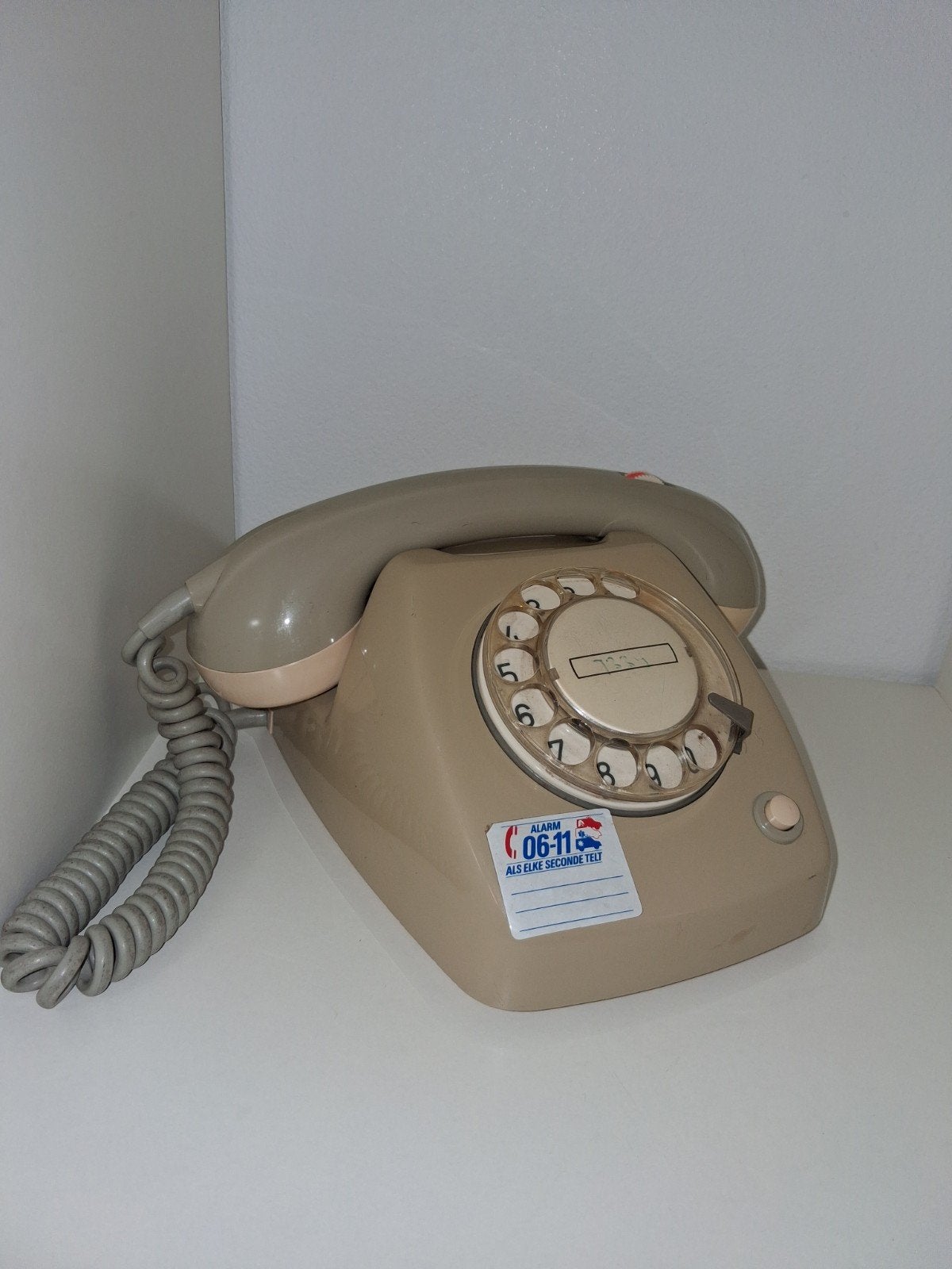 Vintage Telefoon met Draaischijf - Jaren '70 Design, Gebruikt, Verzenden, Met draaischijf, Info@ptt.nl