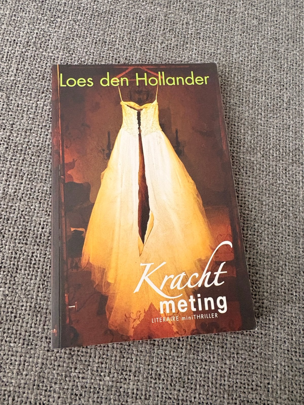 Loes den Hollander - Krachtmeting, Ophalen of Verzenden, Zo goed als nieuw, Loes den Hollander
