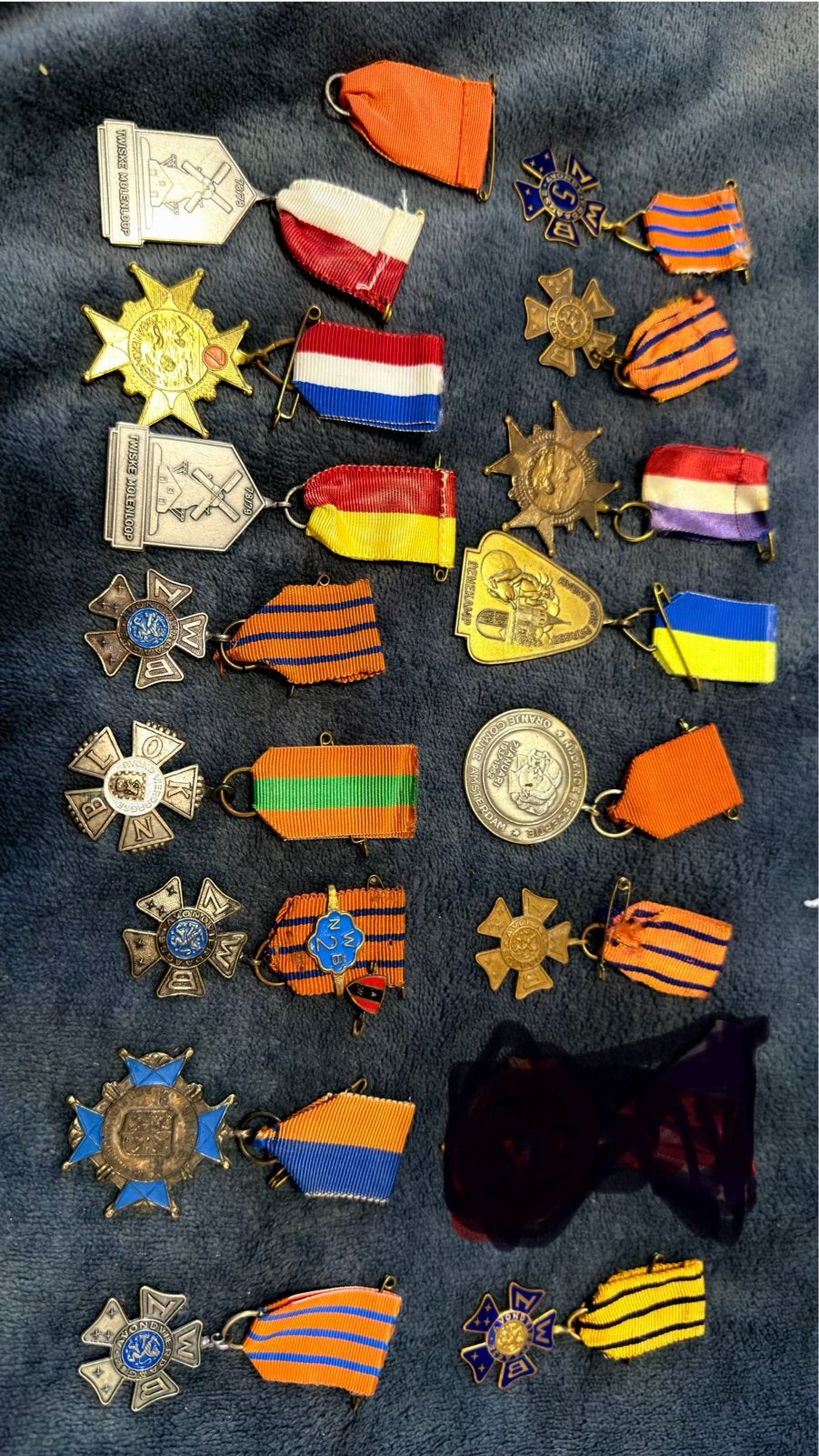 Diverse militaire medailles en onderscheidingen, Verzamelen, Ophalen of Verzenden, Overige soorten, Overige gebieden, Lintje, Medaille of Wings