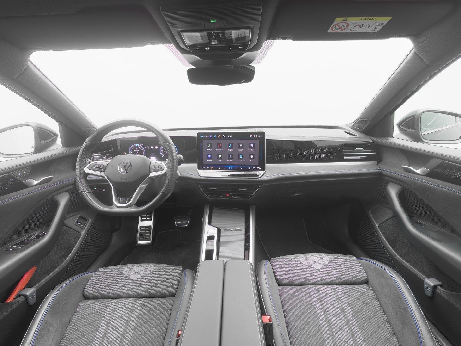Volkswagen Passat Variant R-Line Edition 1.5 eHybrid 204 PK, Auto's, Stof, 4 cilinders, 150 min, Passat