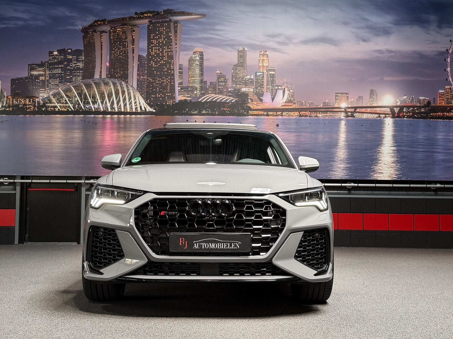 Audi RSQ3 Sportback TFSI RSQ3 |SONOS|Panorama|Alcantara|Nard, Automaat, Gebruikt, 1675 kg, Bedrijf