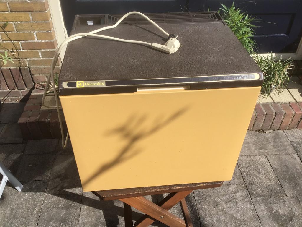 Koelbox absorptie 12/230 volt en gas werkt uistekend, Ophalen of Verzenden, Gebruikt