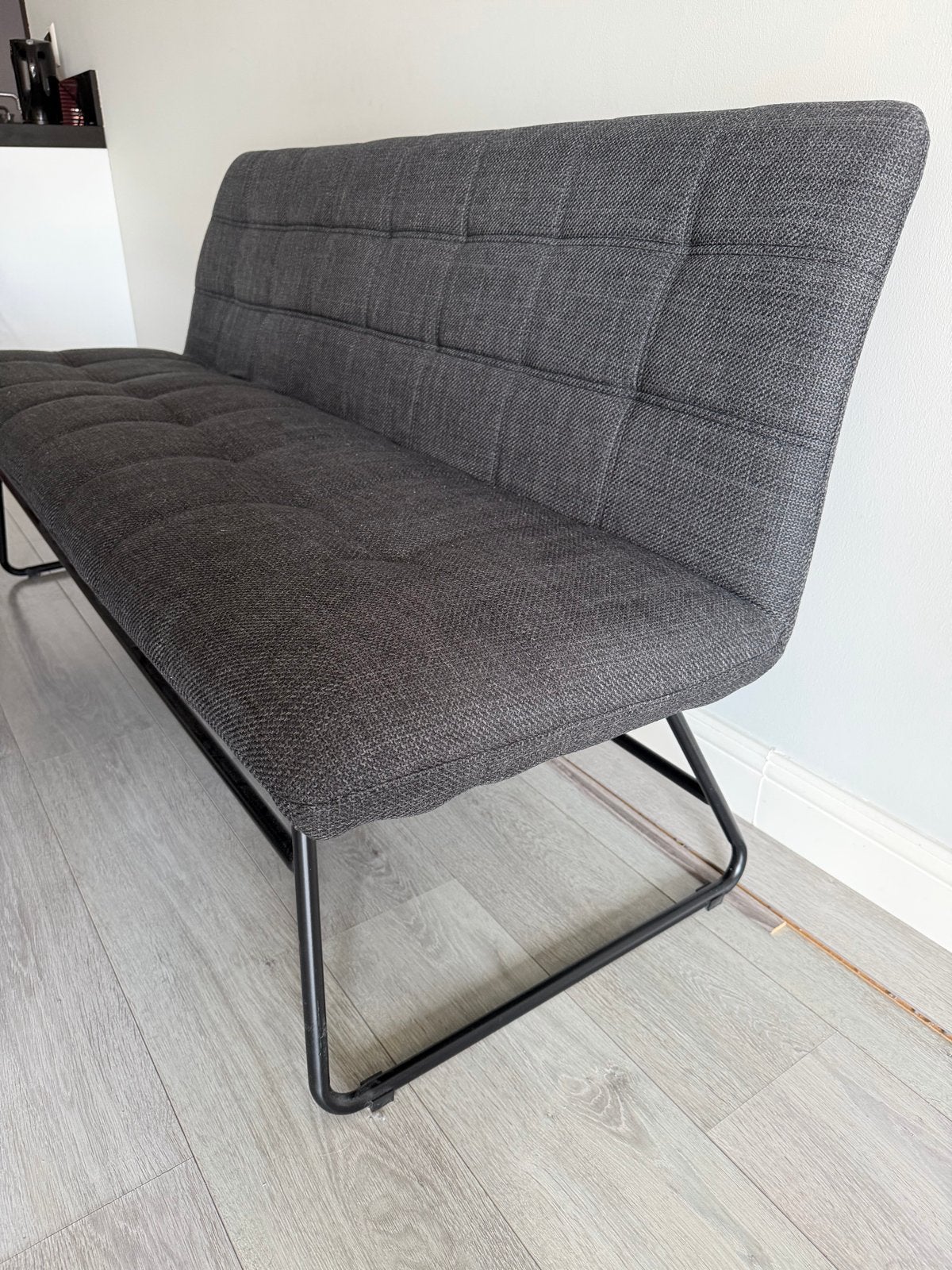Moderne grijze eettafelbank met metalen onderstel, Ophalen, 150 tot 200 cm, Tweepersoons, 75 tot 100 cm
