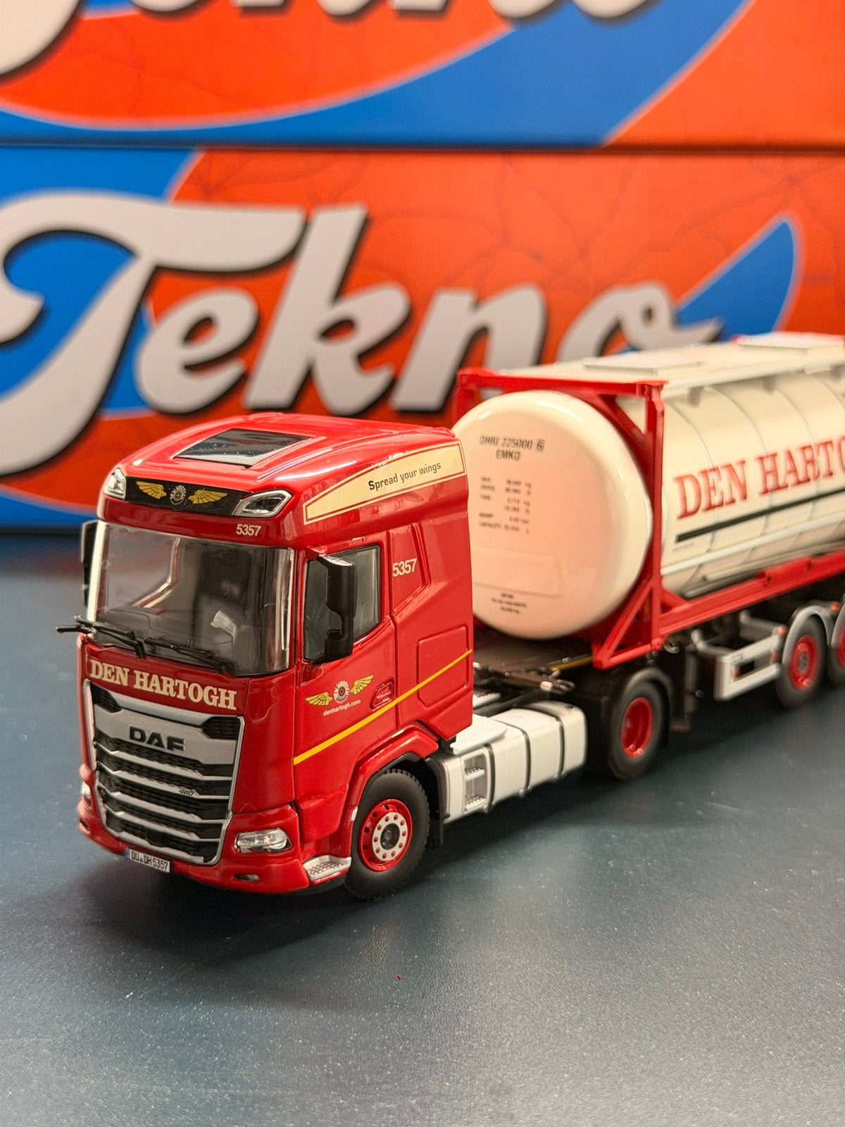 WSI DAF XG 480 Den Hartogh Tankcontainer, Ophalen of Verzenden, Zo goed als nieuw, Bus of Vrachtwagen, Overige merken