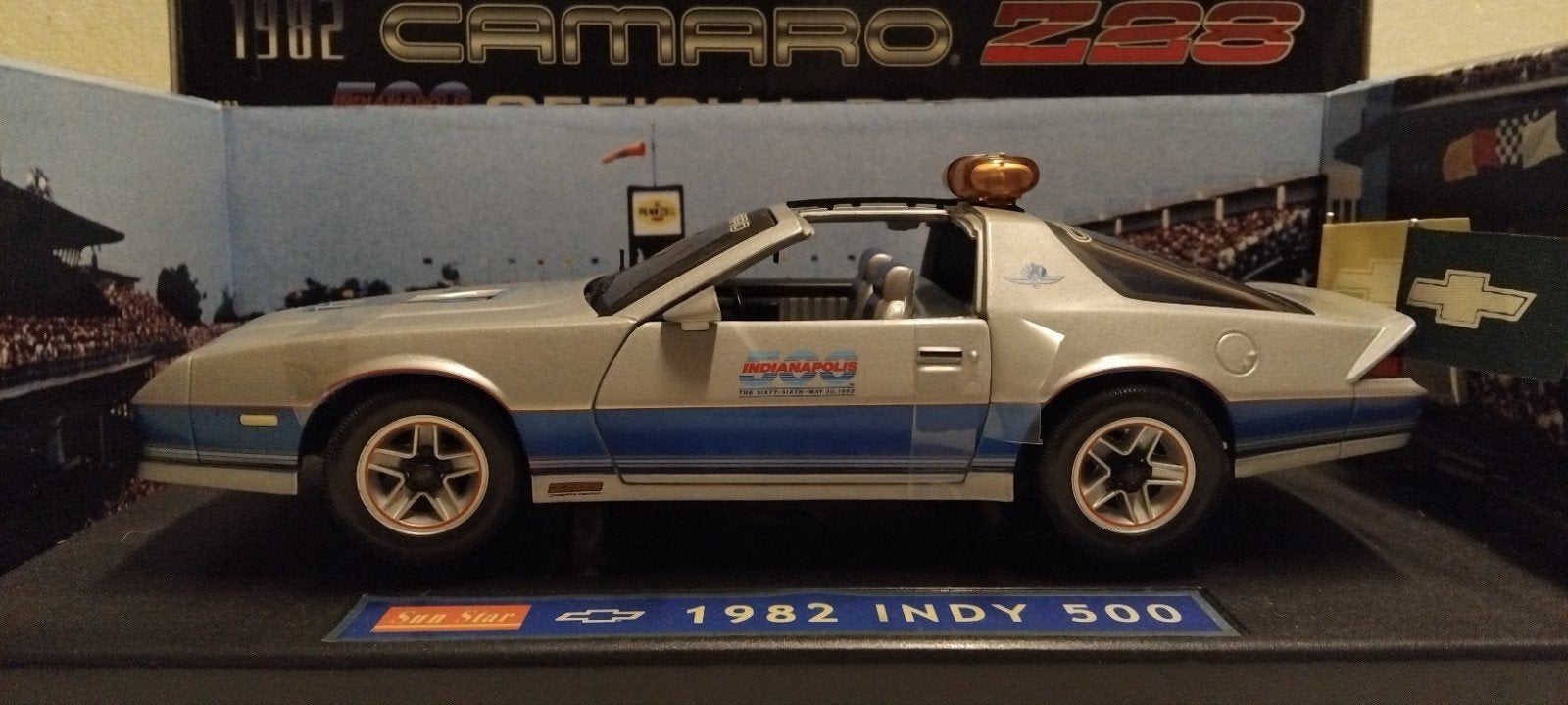 Chevrolet Camaro Z-28 Indy 500 Pace car Sun Star 1:18 KRD, Hobby en Vrije tijd, Ophalen of Verzenden, Zo goed als nieuw, Auto