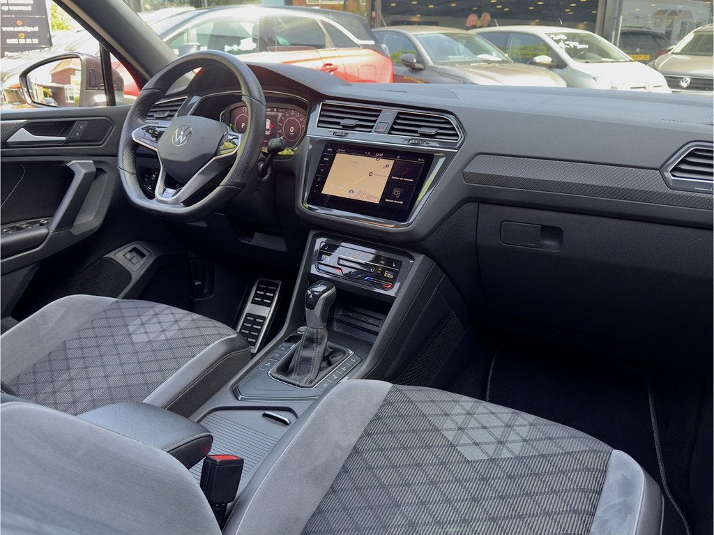 Volkswagen Tiguan 1.4 TSI AUT6 EHYBRID 3X R-LINE + BLACK-EDI, Auto's, Volkswagen, 4 cilinders, Leder en Stof, Zwart, 1395 cc