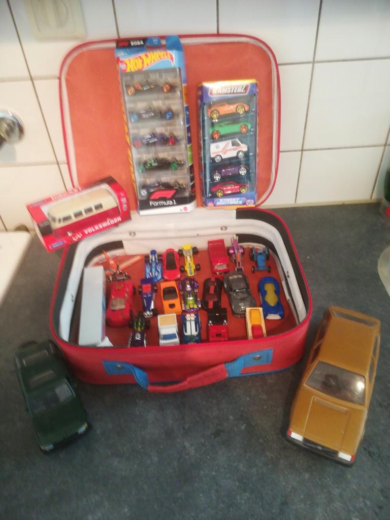 Miniatuur auto'tjes oud&nieuw Incl koffer, Ophalen, Nieuw, Auto, Overige merken