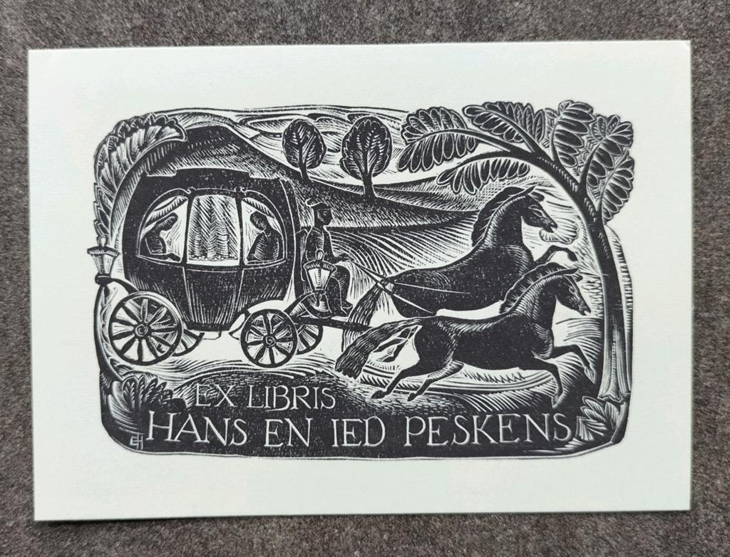 Exlibris Hans en Ied Peskens (Elly van den Hoeven) (Koets), Antiek en Kunst, Kunst | Etsen en Gravures, 1950 - 1999, Origineel