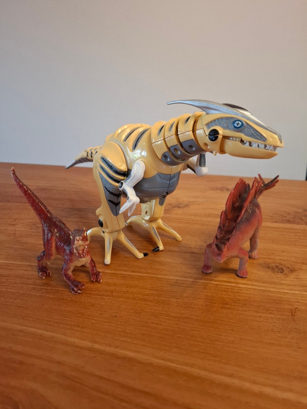 Dinosaurus set, 2 plastic dino's en 1 elektrische dino, Ophalen