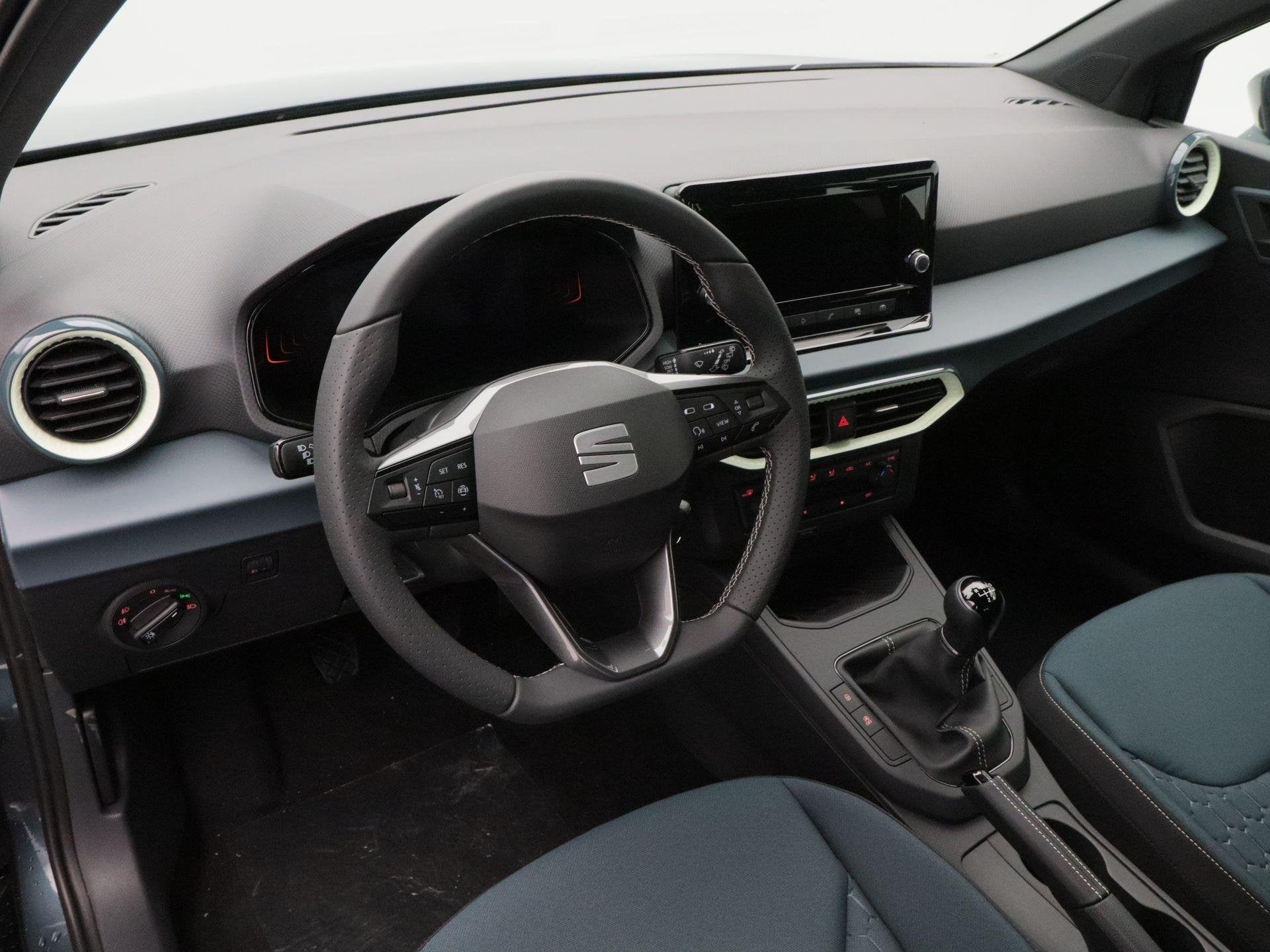 SEAT Arona Style 1.0 TSI 95 PK | Trekhaak | Carplay | Parkee, Auto's, Voorwielaandrijving, Stof, 95 pk, Bedrijf