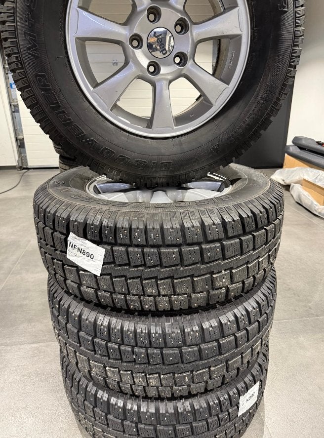 Jeep Wrangler Winterset Met Spikes 17 inch, Auto diversen, Ophalen
