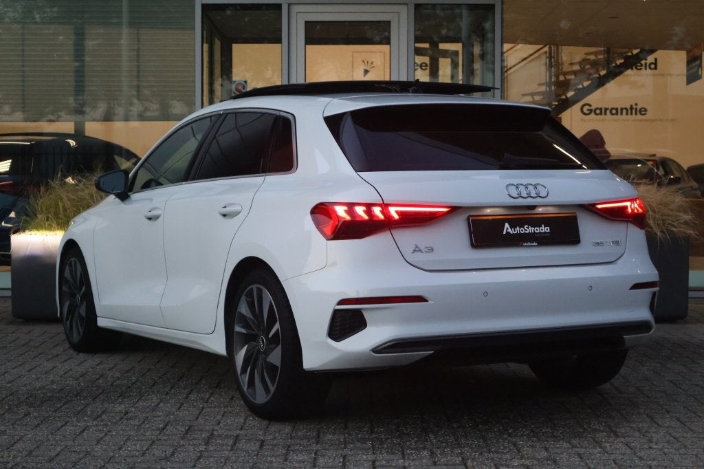 AUDI A3 Sportback 35 TFSI 150pk S-Line Edition One | Navi |, Dealer onderhouden, 150 pk, Leder en Stof, Wit