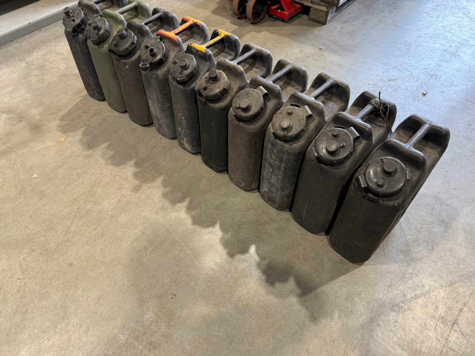 11 jerrycans water canadese leger 20 liter kunstof, -, -, Overige typen, Ophalen of Verzenden