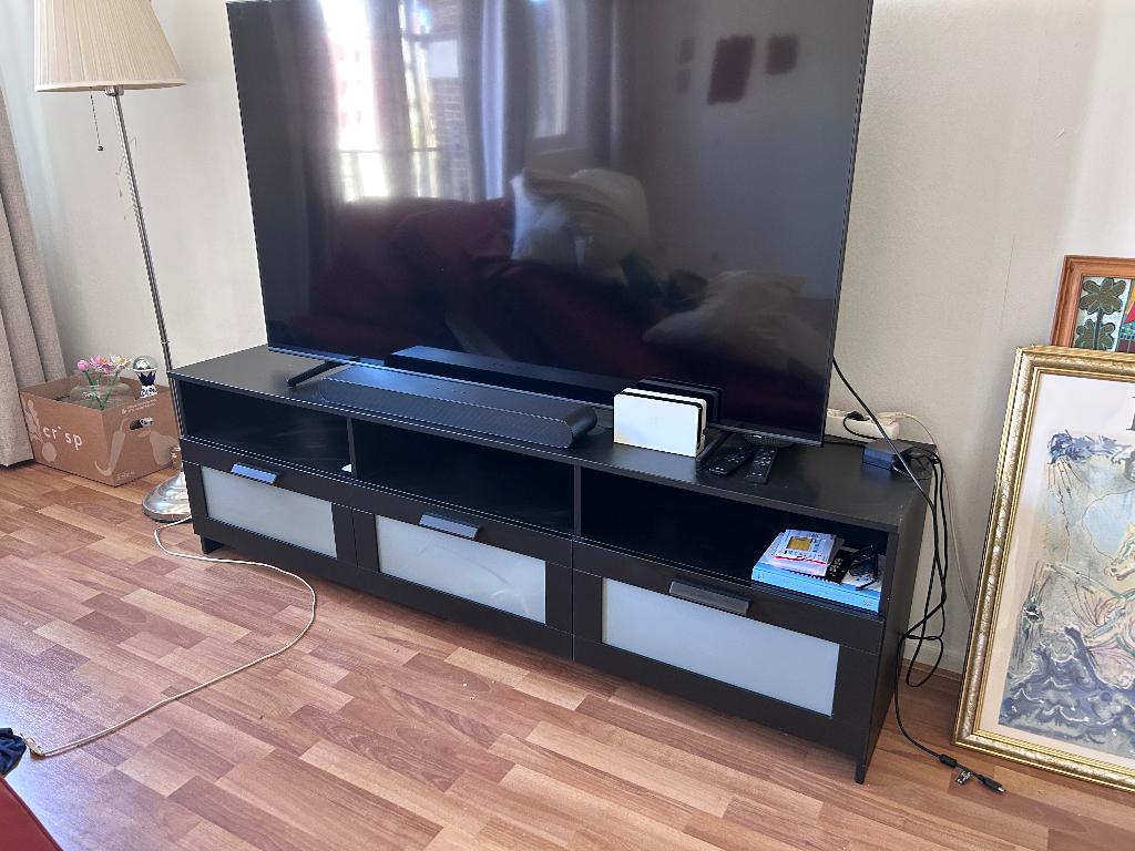 Tv meubel IKEA, Huis en Inrichting, Kasten | Televisiemeubels, Ophalen, 150 tot 200 cm, Zo goed als nieuw, Minder dan 100 cm