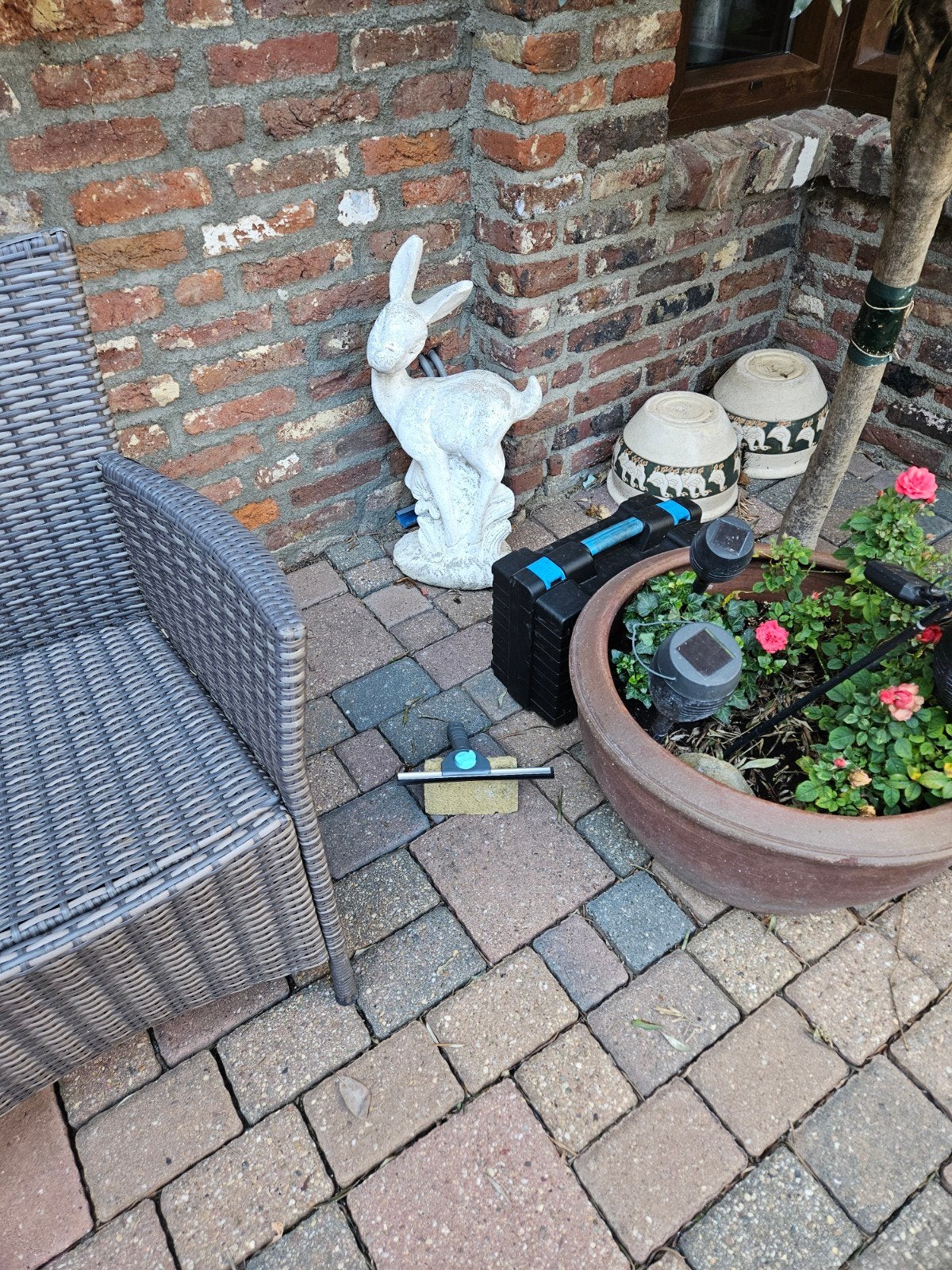 Diverse Tuinbeelden: Hond,  ram  hertje en Bloempot, Tuin en Terras, Ophalen