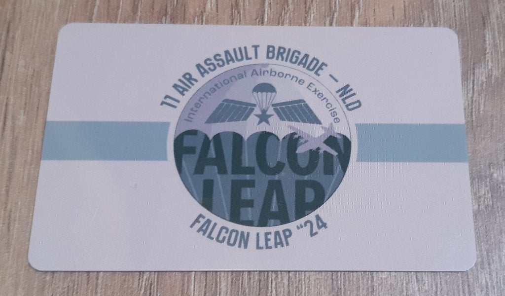 Falcon Leap Pas 2024 ,,Luchtmobiele Brigade,,, Verzenden, Landmacht, Nederland, Embleem of Badge